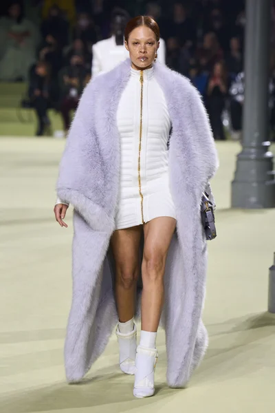 Look 11